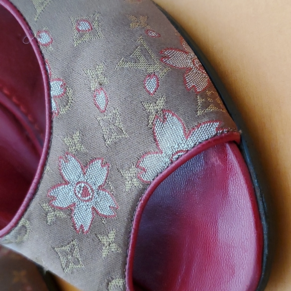 Vintage Louis Vuitton Red Heels Takashi Flower Print - Picture 2 of 9